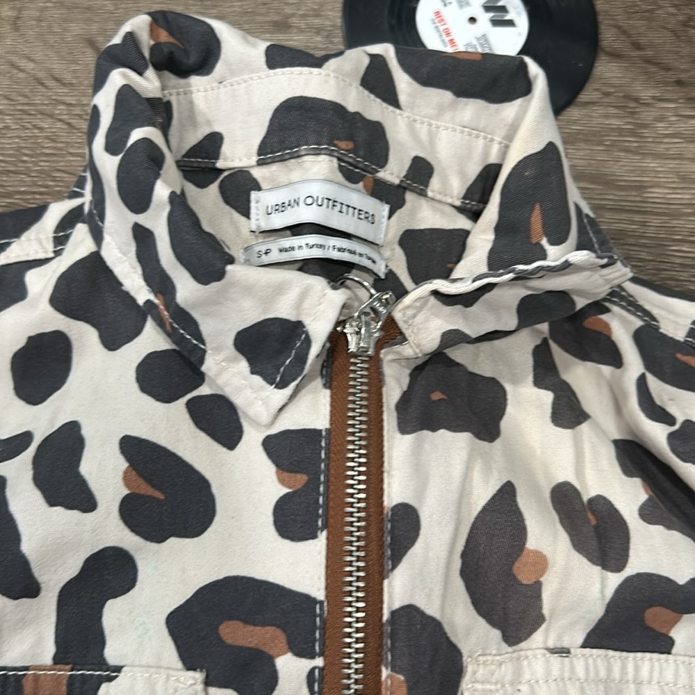 Vintage UO D’Angelo Leopard Print Cropped Coverall - Picture 7 of 11